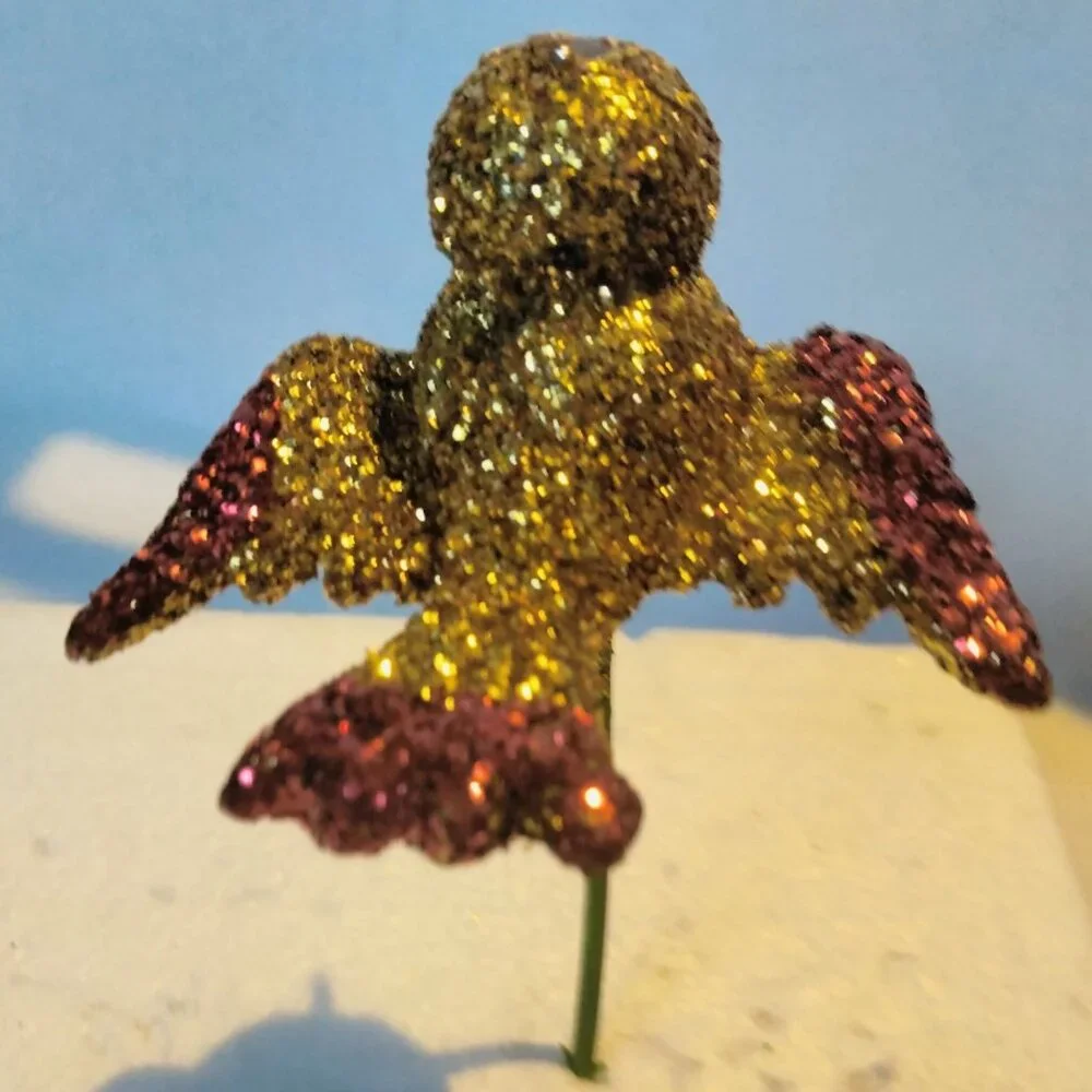N/A glittery gold